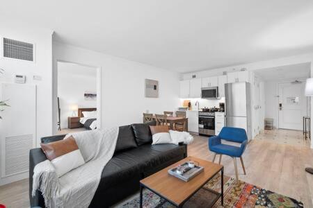 Apartment 2br 3ba Ocean Front On The Boardwalk Cozysuites *