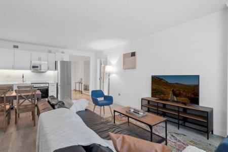2br 3ba Ocean Front On The Boardwalk Cozysuites Apartment