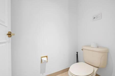 Apartment 2br 3ba Ocean Front On The Boardwalk Cozysuites Atlantic City