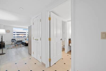 Apartment 2br 3ba Ocean Front On The Boardwalk Cozysuites