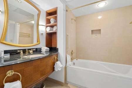 Apartment 2br 3ba Ocean Front On The Boardwalk Cozysuites