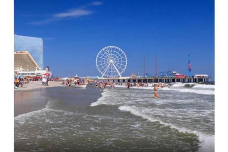 Apartment 2br 3ba Ocean Front On The Boardwalk Cozysuites Atlantic City